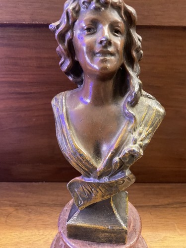 Statuette transition art - statuette,