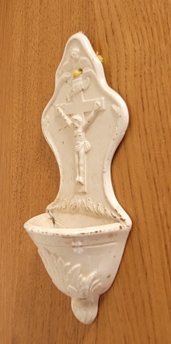 Très ancien bénitier - très,