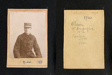 Cambrai, Homme de 27 ans en veste militaire à brandebourgs et fourrure astrakan,