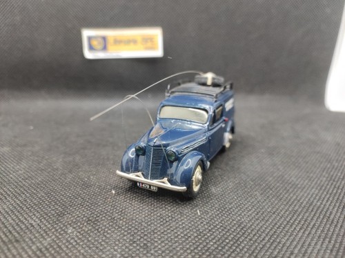 Renault juvaquatre - ▄▀▄,