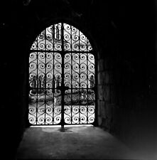 Grille portail porte fer forgé ombre & lumière photo ancienne  1960