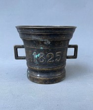 Mortier en bronze daté 1825