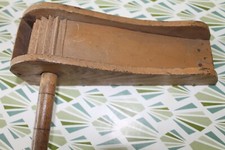 belle crécelle ancienne dans son état de trouvaille