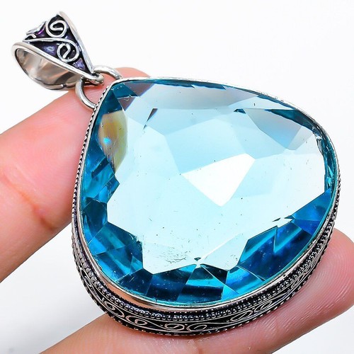Pendentif bijou fait main - , en