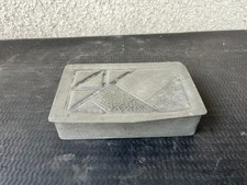 Ancienne boîte en étain Art