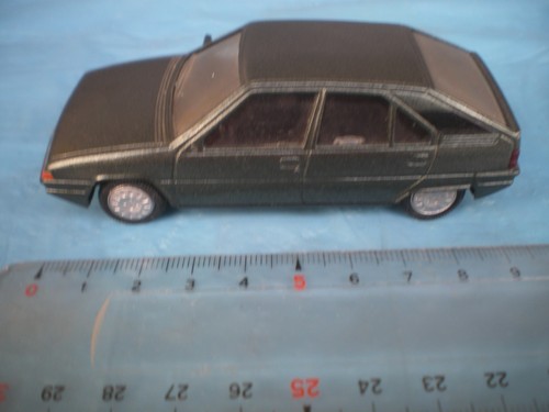 Citroën berline vert - 1/43,