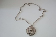 JOHNNY HALLYDAY MEDAILLE ET SA CHAINE VINTAGE JEAN PHILIPPE SMET 15 06 1943