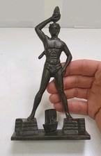 sculpture colosse de rhodes bronze titan helios etrusque grecque antiquité