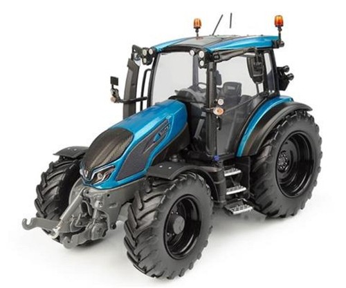 Universal hobbies valtra - hobbies, 1/32