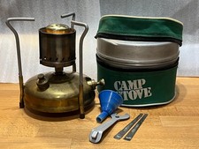 Ancienne cuisinière à pétrole SHINABRO 680 avec ustensiles de cuisine