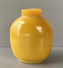 Chine : Ancienne tabatière en verre de Pékin Jaune Impérial - Snuff bottle