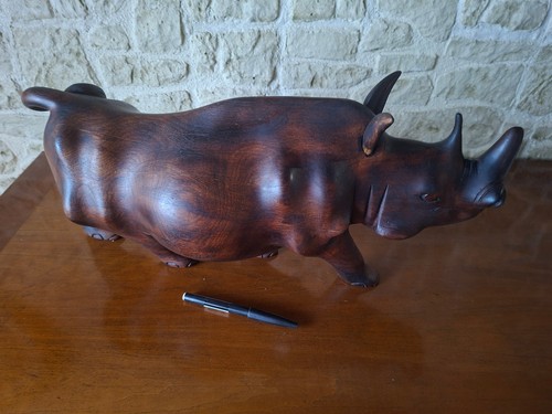 Ethnique massif rhinoceros en - ,