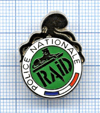Pin's RAID fond vert GROUPE