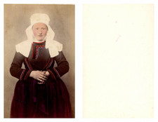 Bretagne, Femme en costume