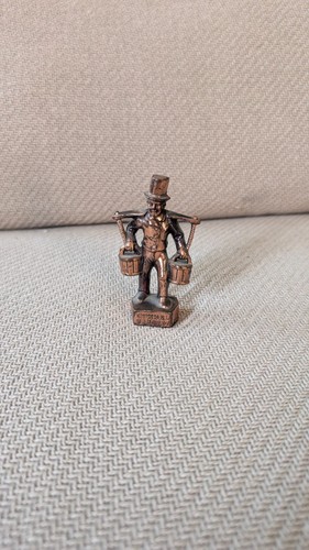 Figurine miniature porteur