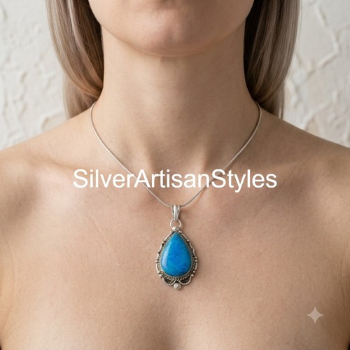 Pendentif naturel néon