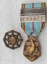 DEFENSE PASSIVE : MEDAILLE COMMEMORATIVE 1939-1945  + INSIGNE