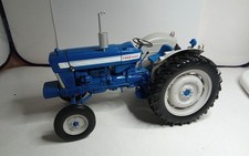 UNIVERSAL HOBBIES 1/16 TRACTEUR FORD 5000 BON ETAT SANS BOITE gé C1