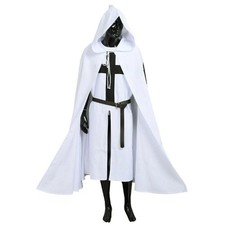 Tunique et manteau blancs