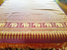 Tapis de table en brocard de