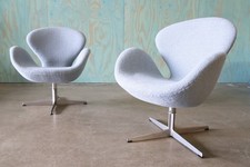 1971 Pair of Swan Chairs Arne
