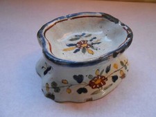 Ancien salon céramique Nord France ou Delft. Poterie. XVIIIème Salière.