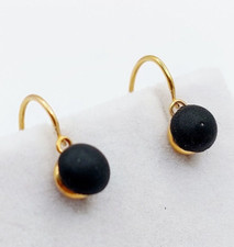 Dormeuses antique or 18k ornée d'un cabochon de jais (circa 1900)