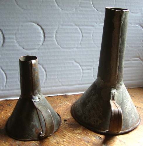 Entonnoirs anciens métal - 2,