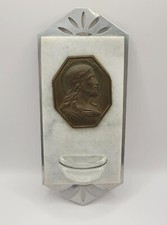 Bénitier en verre, Plaque