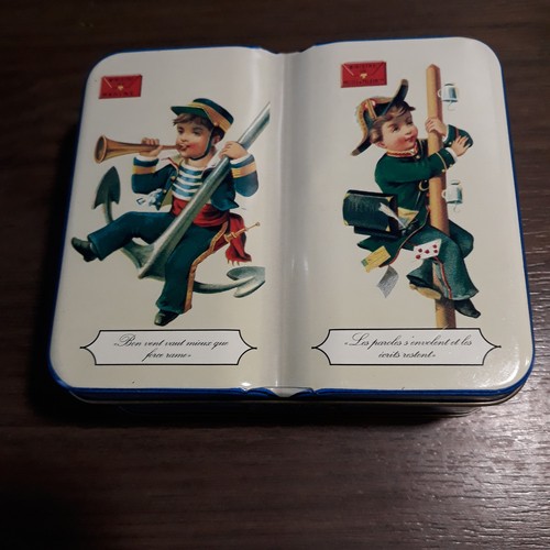 Boîte métal forme de - boîte, en