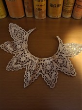 Ancien col dentelle vintage marque Ancienne accessoire rétro d’occasion