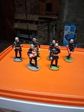 Un Lot De 6 Figurines De