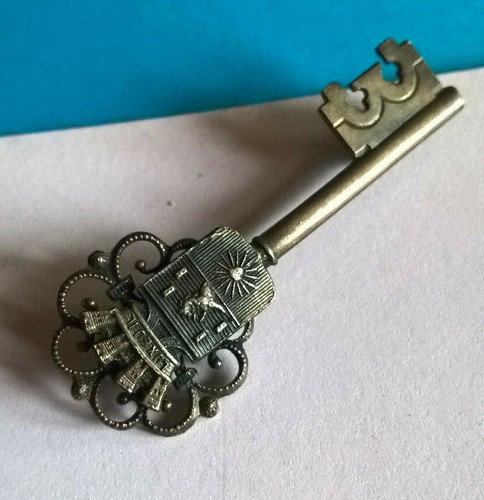 Ancienne broche clé - ancienne,