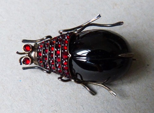 Broche scarabée insecte