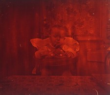 FRANCE Bébé Enfant Effet rouge c1940 Photo Stereo Plaque de verre Vintage V38L3n