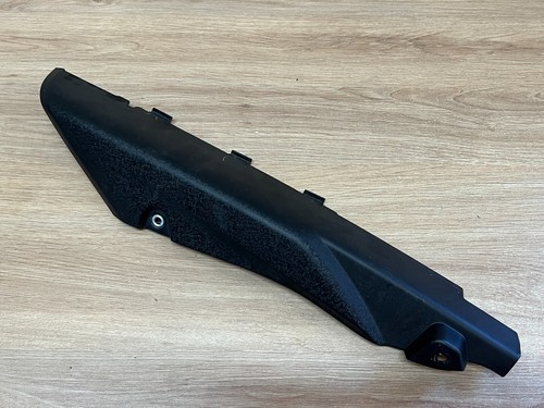 Cache plastique moteur - un,
