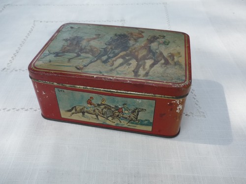 Ancienne boite biscuits en - à,