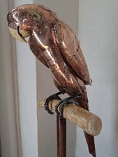 SCULPTURE "COCO, le PERROQUET" CUIVRE/BUIS/ FER FORGE, H 78 cm, Signée.