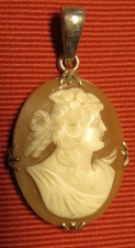 PENDENTIF ancien CAMEE sur COQUILLAGE BUSTE FEMME à l'ANTIQUE - MONTURE ARGENT