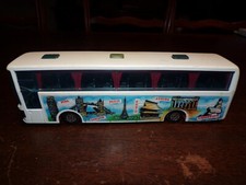 MAJORETTE AUTOCAR 3046 au 1/50 ° ( 22,8 cm long , 4,6 large et 6,9 haut )