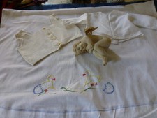 Drap housse vintage,des années 50 berceau de lit brodé main et 2chemisettes