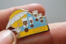Pin S broche badge PHOTO-DERM