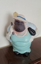 Vintage Très Belle TIRELIRE Céramique Singe Gorille Femelle Tenue Soirée H.30 cm