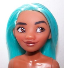 Poupée unique Disney Vaiana Moana 26cm en kiwi soyeux bleu vert océan.