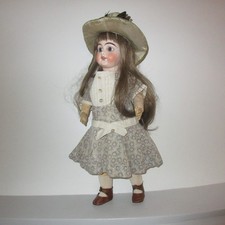 belle poupée allemande yeux