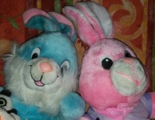 2 peluches lapin 1 rose et 1 bleu fizzy 44 cm