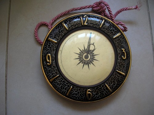 Ancienne pendule mécanique - , en