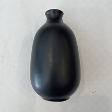 Vase en céramique noir 