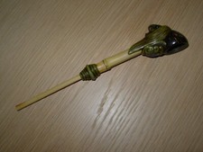 Cabinet de curiosité, pipe tête de sorcière ,bambou ,coque ,pierre et résine TBE