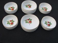  ( 6 )  RAMEKINS  STRAWBERRY